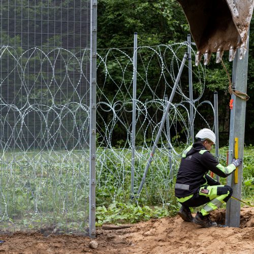 Švenčionių rajone vykdomo fizinio barjero statybos  © P. Peleckio / BNS nuotr.