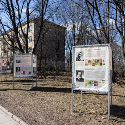  Stendai šalia Rašytojų namų Antakalnyje  © P.Peleckio nuotr.