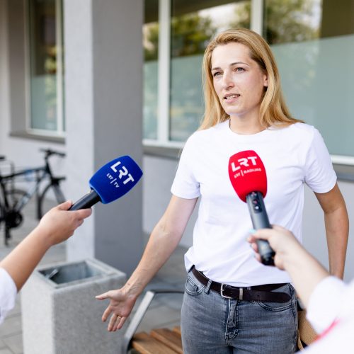  Prie Vilniaus rajono savivaldybės - piketas dėl mažinamų kompensacijų už privačius darželius.  © L. Balandžio / BNS nuotr.