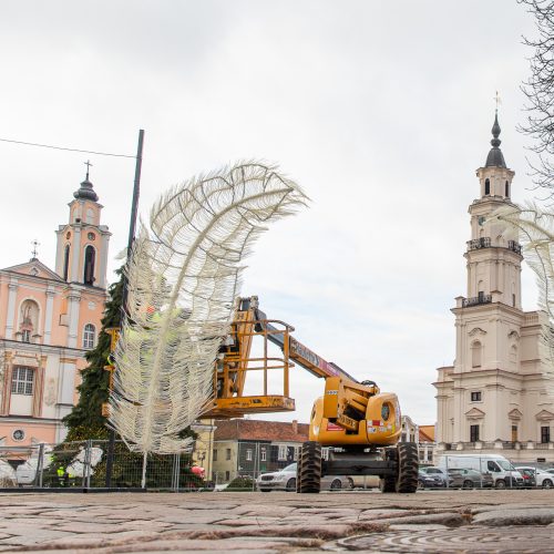 Pasirengimas Kalėdoms Rotušės aikštėje įgauna pagreitį  © Regimanto Zakšensko nuotr.