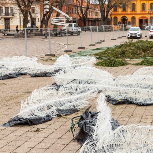 Pasirengimas Kalėdoms Rotušės aikštėje įgauna pagreitį  © Regimanto Zakšensko nuotr.