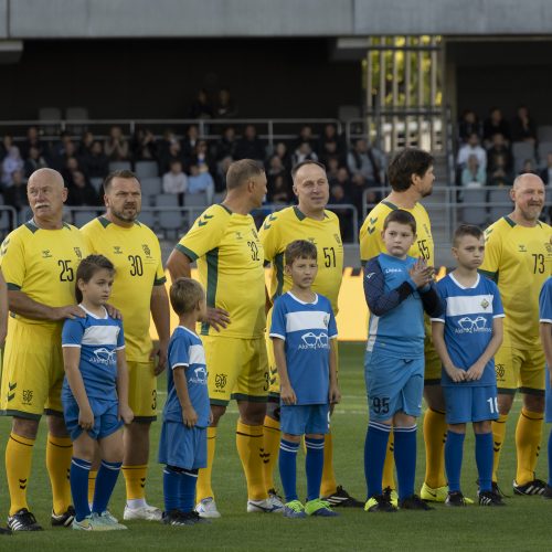 Kauno S. Dariaus ir S. Girėno stadione įvyko Lietuvos ir FIFA futbolo legendų rungtynės  © Simono Baltušio nuotr.