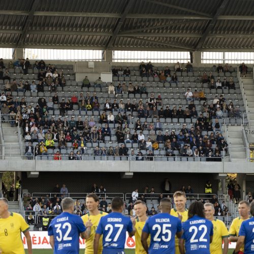 Kauno S. Dariaus ir S. Girėno stadione įvyko Lietuvos ir FIFA futbolo legendų rungtynės  © Simono Baltušio nuotr.