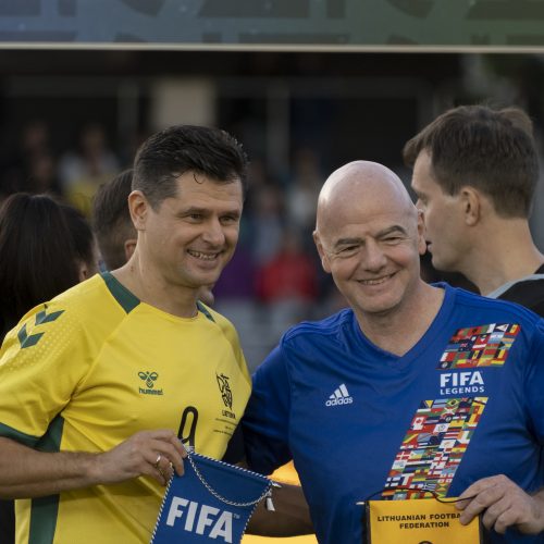 Kauno S. Dariaus ir S. Girėno stadione įvyko Lietuvos ir FIFA futbolo legendų rungtynės  © Simono Baltušio nuotr.