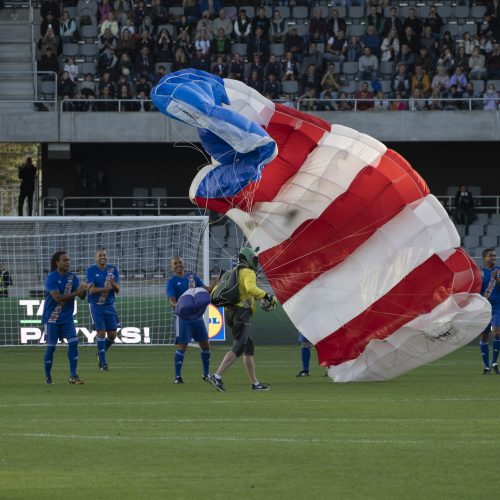 Kauno S. Dariaus ir S. Girėno stadione įvyko Lietuvos ir FIFA futbolo legendų rungtynės  © Simono Baltušio nuotr.
