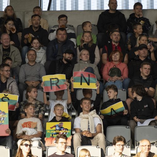 Kauno S. Dariaus ir S. Girėno stadione įvyko Lietuvos ir FIFA futbolo legendų rungtynės  © Simono Baltušio nuotr.