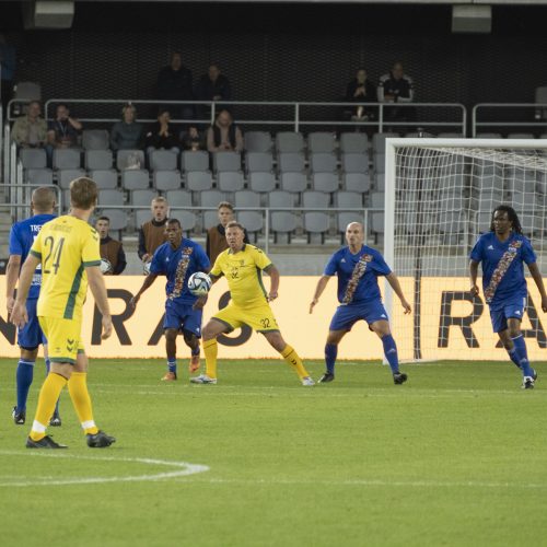 Kauno S. Dariaus ir S. Girėno stadione įvyko Lietuvos ir FIFA futbolo legendų rungtynės  © Simono Baltušio nuotr.