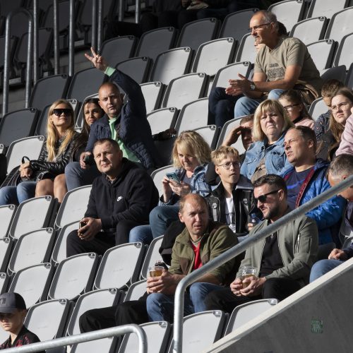 Kauno S. Dariaus ir S. Girėno stadione įvyko Lietuvos ir FIFA futbolo legendų rungtynės  © Simono Baltušio nuotr.