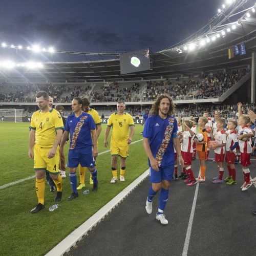 Kauno S. Dariaus ir S. Girėno stadione įvyko Lietuvos ir FIFA futbolo legendų rungtynės  © Simono Baltušio nuotr.