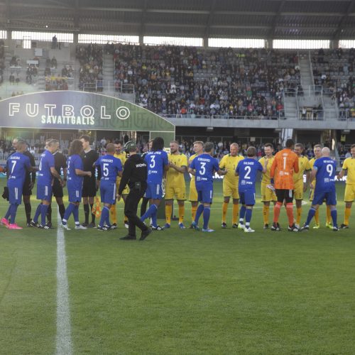 Kauno S. Dariaus ir S. Girėno stadione įvyko Lietuvos ir FIFA futbolo legendų rungtynės  © Simono Baltušio nuotr.