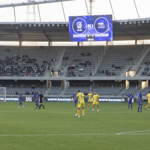 Kauno S. Dariaus ir S. Girėno stadione įvyko Lietuvos ir FIFA futbolo legendų rungtynės  © Simono Baltušio nuotr.