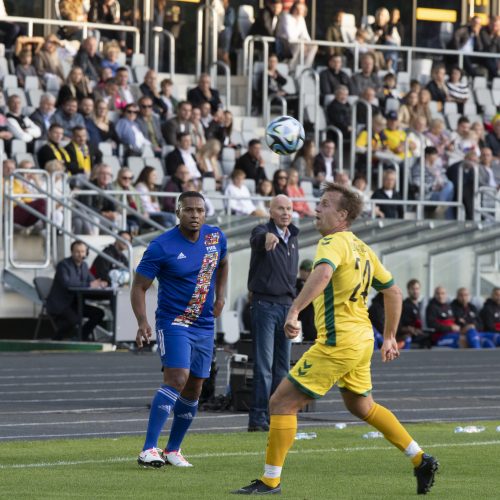 Kauno S. Dariaus ir S. Girėno stadione įvyko Lietuvos ir FIFA futbolo legendų rungtynės  © Simono Baltušio nuotr.