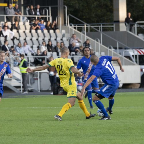 Kauno S. Dariaus ir S. Girėno stadione įvyko Lietuvos ir FIFA futbolo legendų rungtynės  © Simono Baltušio nuotr.