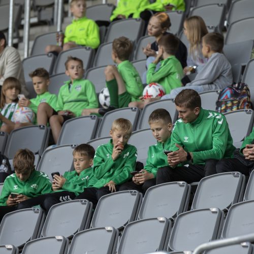 Kauno S. Dariaus ir S. Girėno stadione įvyko Lietuvos ir FIFA futbolo legendų rungtynės  © Simono Baltušio nuotr.