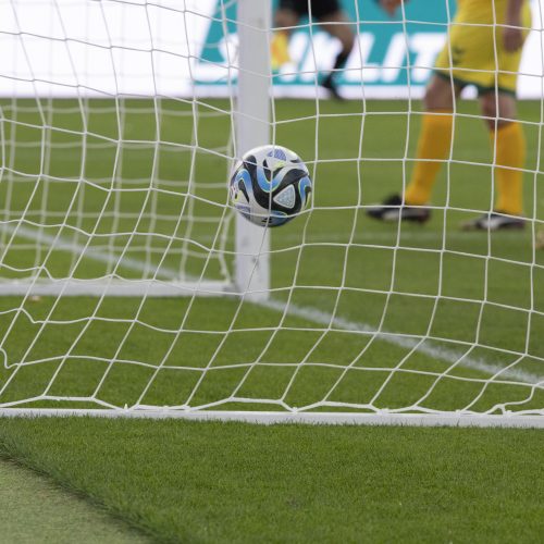Kauno S. Dariaus ir S. Girėno stadione įvyko Lietuvos ir FIFA futbolo legendų rungtynės  © Simono Baltušio nuotr.