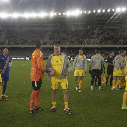 Kauno S. Dariaus ir S. Girėno stadione įvyko Lietuvos ir FIFA futbolo legendų rungtynės  © Simono Baltušio nuotr.