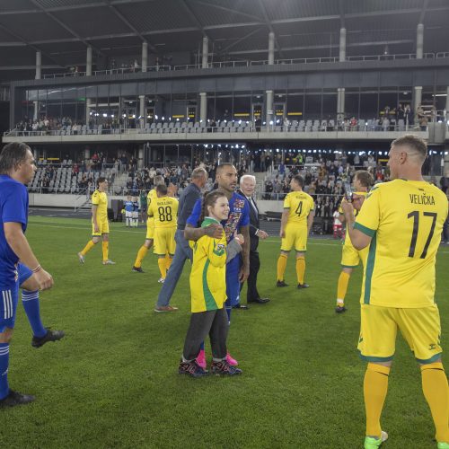 Kauno S. Dariaus ir S. Girėno stadione įvyko Lietuvos ir FIFA futbolo legendų rungtynės  © Simono Baltušio nuotr.