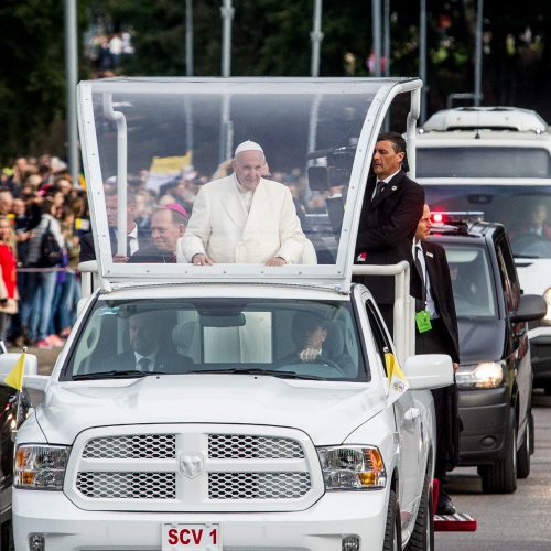 Popiežiaus kelionė iki Katedros aikštės  © P. Peleckio / Fotobanko nuotr.