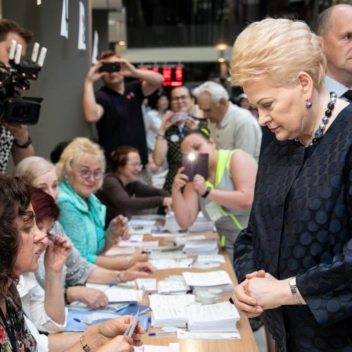 Iš anksto balsavo prezidentė D. Grybauskaitė  © P. Peleckio / Fotobanko nuotr.