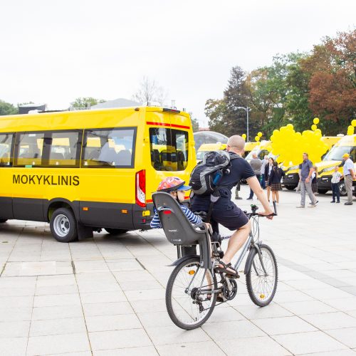 Nauji autobusiukai perduoti mokykloms  © I. Gelūno / Fotobanko nuotr.