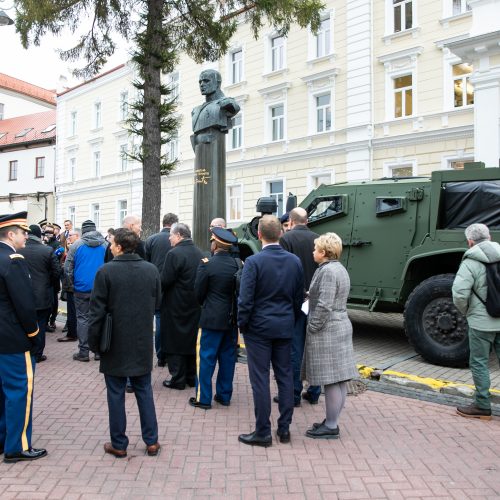 Kariuomenei perkami šarvuoti visureigiai  © I. Gelūno / Fotobanko nuotr.