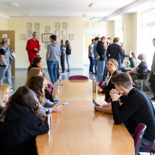 Lietuvių kalbos ir literatūros egzaminas Žirmūnų gimnazijoje  © Ž. Gedvilos / BNS nuotr.