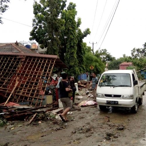 Indonezijai smogė cunamis  © Scanpix nuotr.