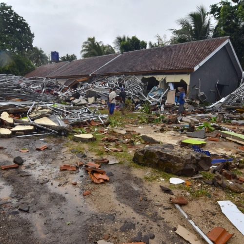 Indonezijai smogė cunamis  © Scanpix nuotr.