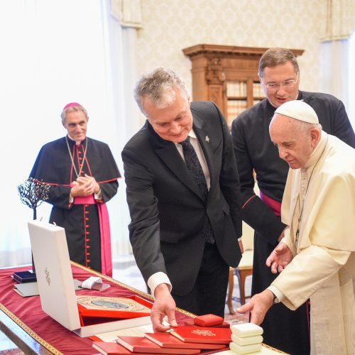 G. Nausėda susitiko su popiežiumi  © R. Dačkaus / Prezidentūros nuotr.