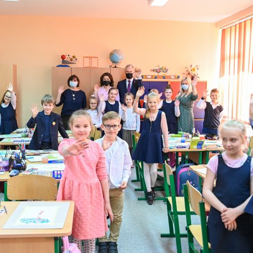 Prezidento vizitas Dovilų pagrindinėje mokykloje  © R. Dačkaus / Prezidentūros nuotr.