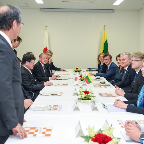 G. Nausėdai – Japonijos universiteto garbės daktaro laipsnis  © R. Dačkaus / Prezidentūros nuotr.