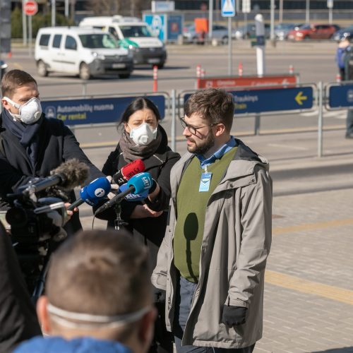 Visi grįžusieji į Vilnių iš užsienio izoliuojami viešbučiuose  © S. Žiūros nuotr.