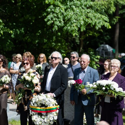 Aktoriaus R. Adomaičio laidotuvės  © L. Balandžio / BNS nuotr.