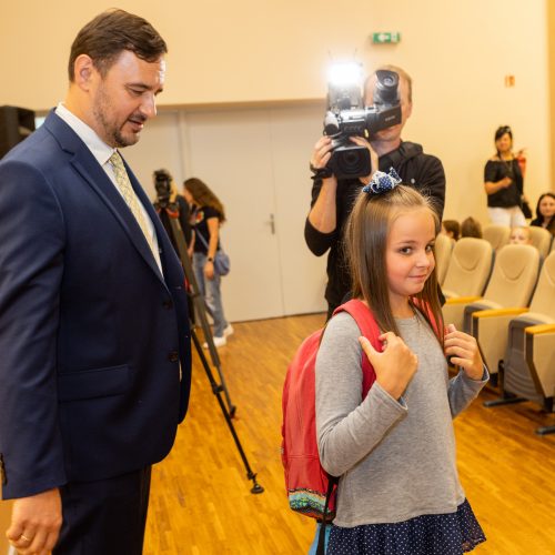 Ukrainiečių pabėgėlių vaikams perduota 100 mokyklinių kuprinių  © P. Peleckio / BNS nuotr.