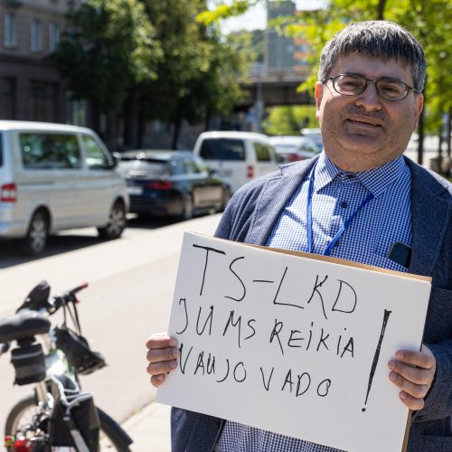 Prieš TS-LKD būstinę – pirmalaikiams partijos rinkimams skirta akcija