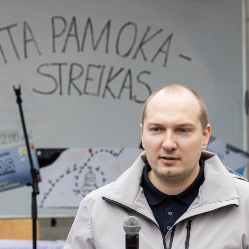 G. Jakštas susitiko su protestuojančiais mokytojais  © P. Peleckio / BNS nuotr.