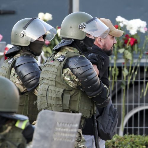 Baltarusijoje žmonės ir toliau reiškia nepasitenkinimą valdžia protestuodami  © 