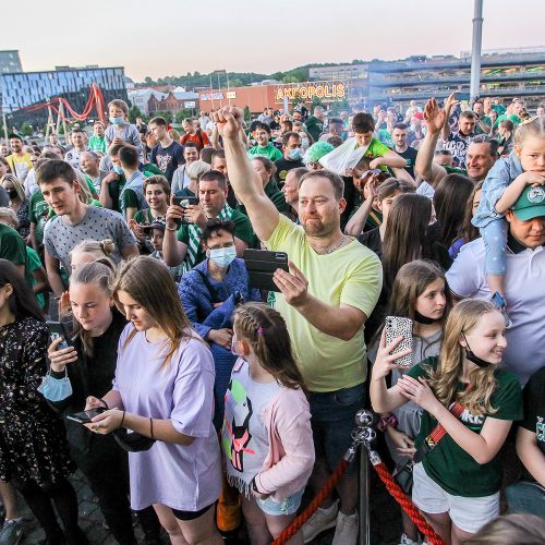 Kauno „Žalgiris“ švenčia su aistruoliais  © Evaldo Šemioto nuotr.