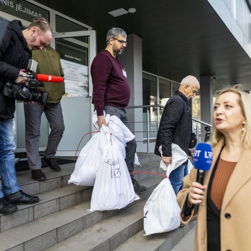 Skandalas Vilniaus rajono savivaldybėje: neleidžiama išvežti biuletenių  © I. Gelūno / BNS nuotr.