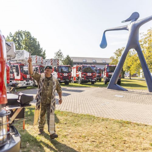 Priešgaisrinėms gelbėjimo tarnyboms perduoti 47 automobiliai  © I. Gelūno / BNS nuotr.