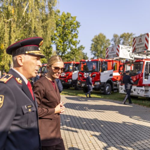 Priešgaisrinėms gelbėjimo tarnyboms perduoti 47 automobiliai  © I. Gelūno / BNS nuotr.