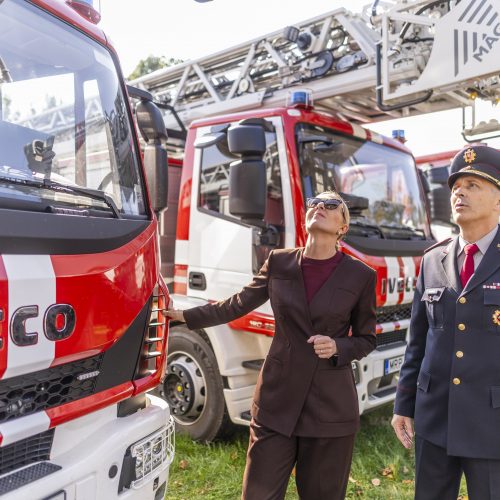 Priešgaisrinėms gelbėjimo tarnyboms perduoti 47 automobiliai  © I. Gelūno / BNS nuotr.