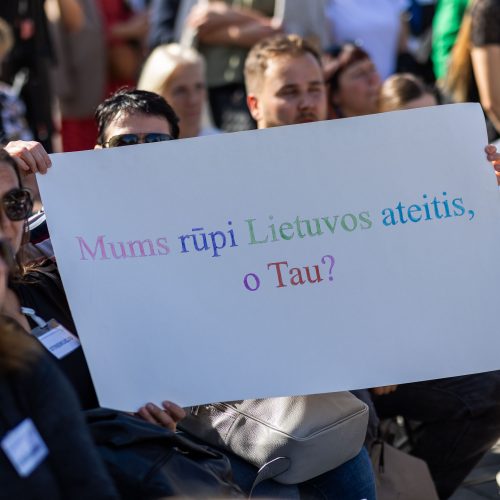 Prie Vyriausybės prasideda mokytojų streikas  © S. Lisausko / BNS nuotr.
