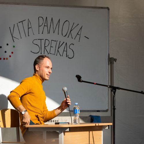Prie Vyriausybės prasideda mokytojų streikas  © S. Lisausko / BNS nuotr.