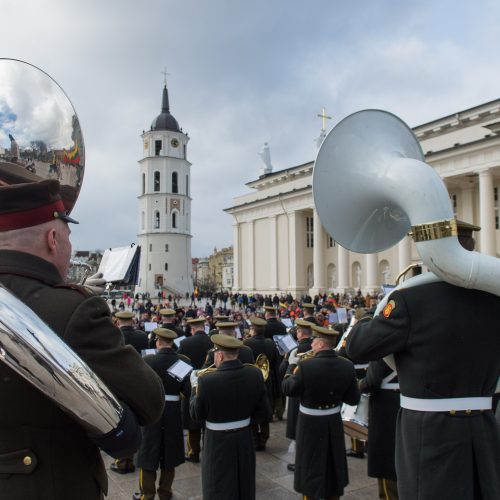 Prie Vilniaus arkikatedros – jungtinis Baltijos šalių orkestras  © Butauto Barausko nuotr.