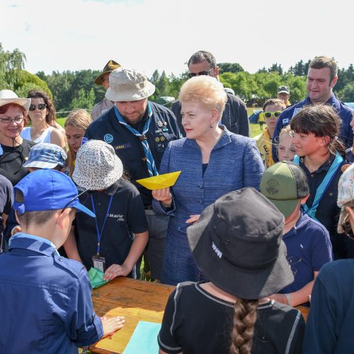 Prezidentei įteiktas garbingiausias skautų apdovanojimas  © R. Dačkaus (Lietuvos Respublikos Prezidento kanceliarijos) nuotr.