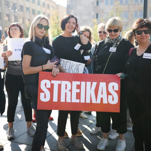 Prie Vyriausybės prasideda mokytojų streikas  © S. Lisausko / BNS nuotr.