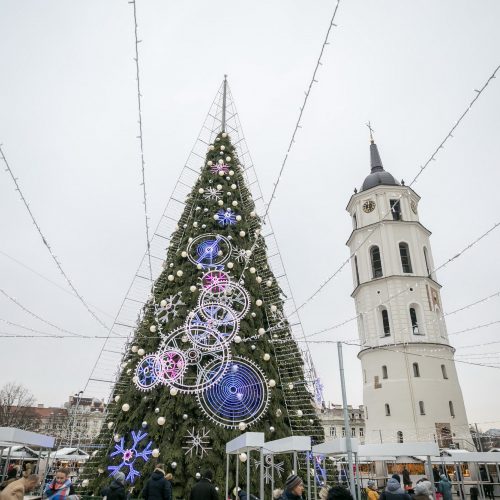 Sostinėje susirinko šeši Kalėdų Seneliai  © S. Žiūros nuotr.