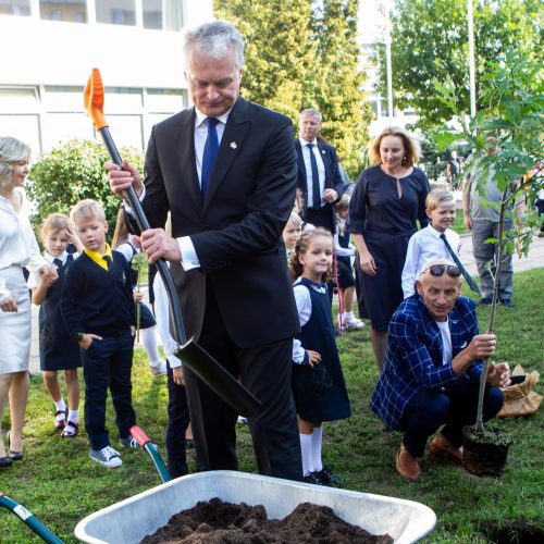 G. Nausėda apsilankė Vilniaus Jono Basanavičiaus progimnazijoje  © P. Peleckio / Fotobanko nuotr.