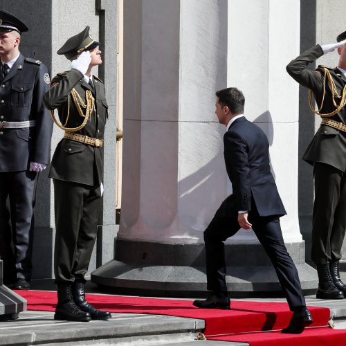 V. Zelenskis prisaikdintas Ukrainos prezidentu  © Scanpix nuotr.